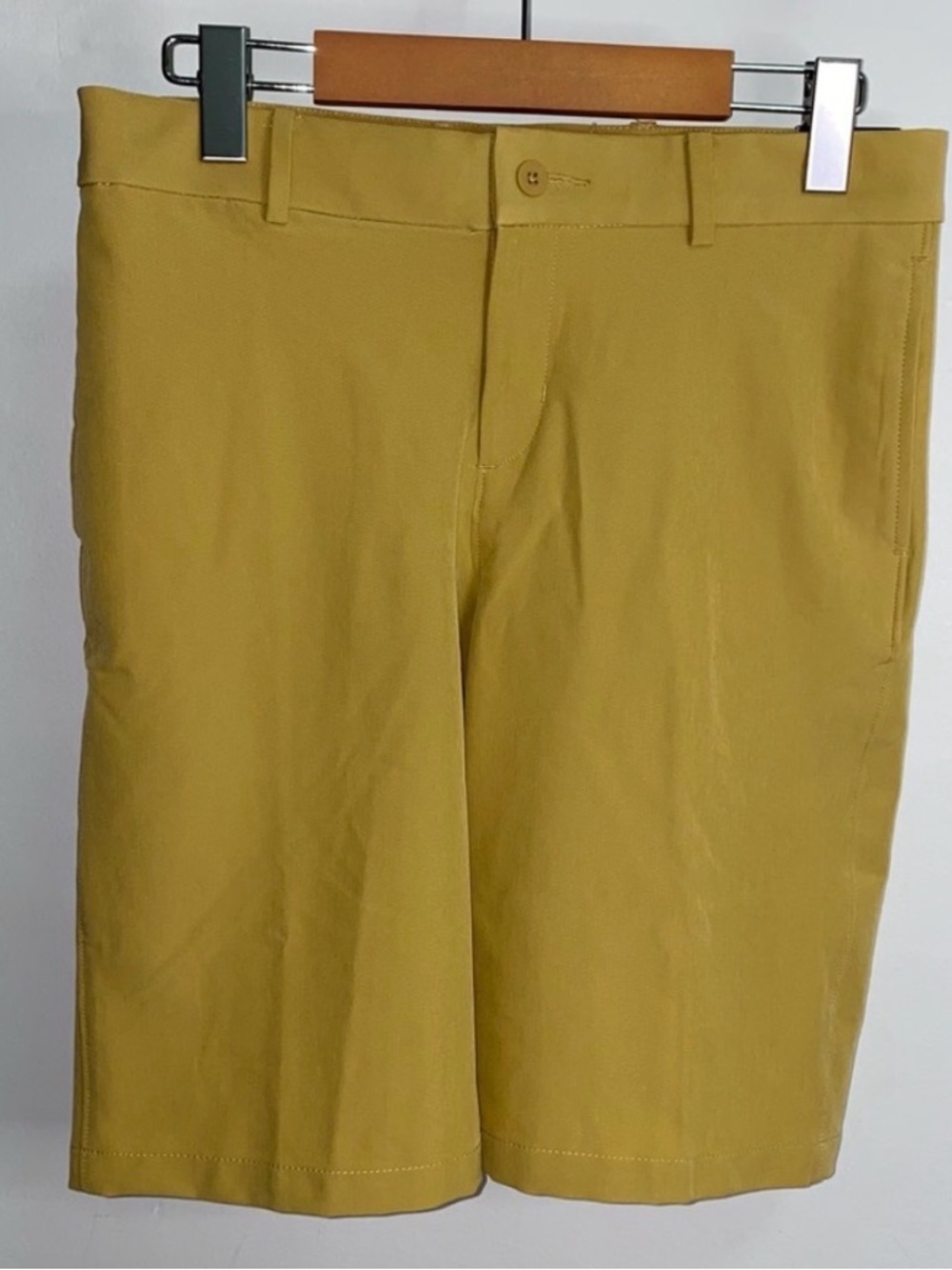Nike Boys Large Flex stretch golf khaki short in mustard yellow/ tan.